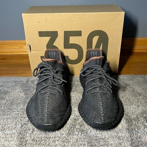 Yeezy Boost 350 V2 Black (Non-Reflective) - Picture 4 of 7